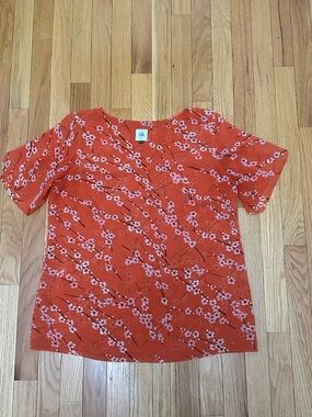 NWOT CAbi Orange Short Sleeve V-Neck Top with Pink Floral Print